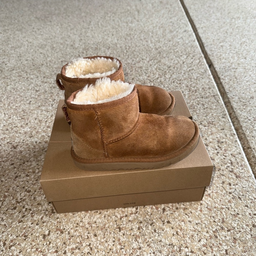 UGG Brown Kids Boots - Picture 5 of 9